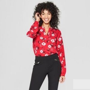 A New Day red floral blouse women’s size X-Large v-neck top long sleeve flower.
